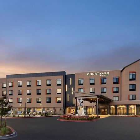 Отель Courtyard By Marriott Petaluma Sonoma County Экстерьер фото