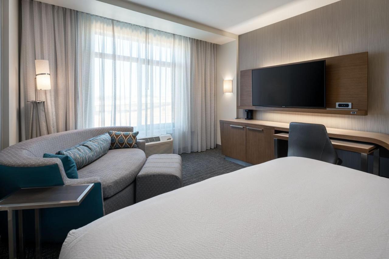 Отель Courtyard By Marriott Petaluma Sonoma County Экстерьер фото