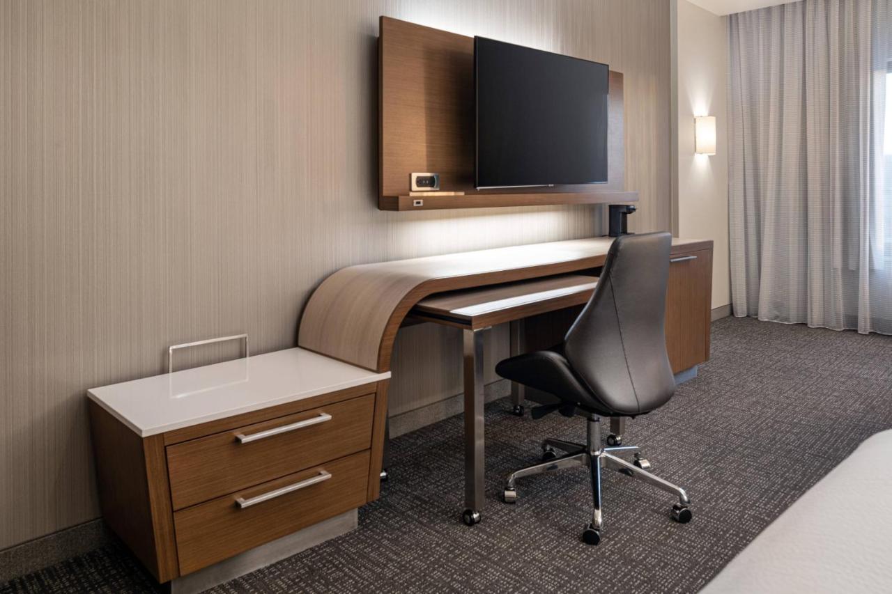 Отель Courtyard By Marriott Petaluma Sonoma County Экстерьер фото