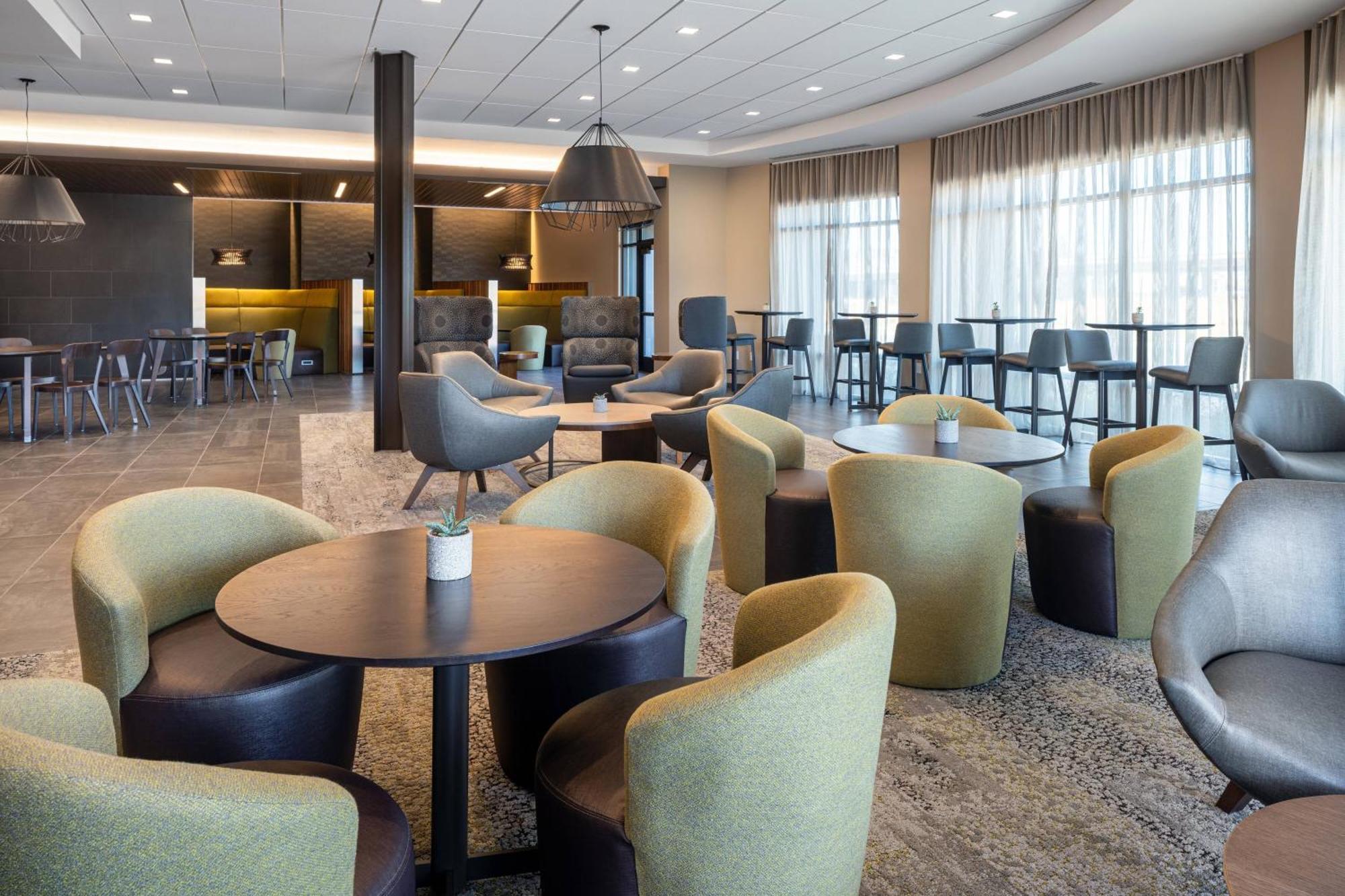 Отель Courtyard By Marriott Petaluma Sonoma County Экстерьер фото